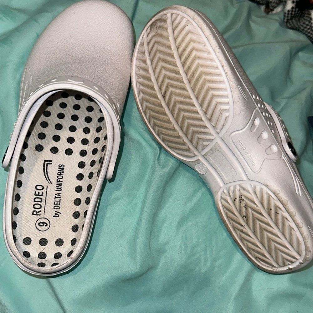 Nursing clogs